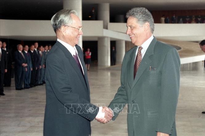 Trong ảnh: Tổng thống Brazil Fernando Henrique Cardoso đón Chủ tịch nước Lê Đức Anh thăm chính thức Brazil, tháng 10/1995. Ảnh: Cao Phong - TTXVN