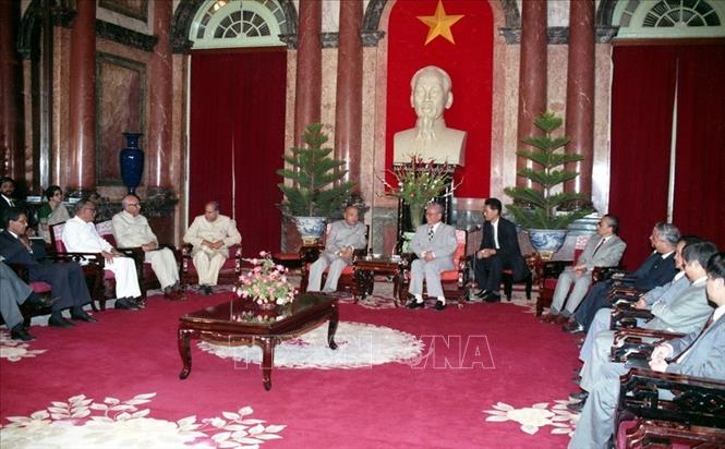 Trong ảnh: Chủ tịch nước Lê Đức Anh tiếp Thủ tướng Cộng hòa Ấn Độ P. V. Narasimha Rao, ngày 6/9/1994, tại Phủ Chủ tịch. Ảnh: Minh Ðạo – TTXVN