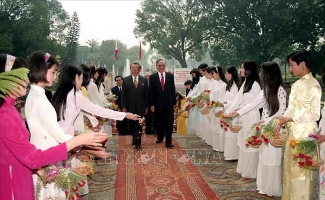 Trong ảnh: Chủ tịch nước Lê Đức Anh đón Tổng thống Cộng hòa Philippines Fidel V. Ramos thăm chính thức Việt Nam, tháng 3/1994, tại Hà Nội. Ảnh: Minh Ðiền –TTXVN