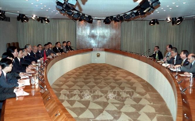 Trong ảnh: Chủ tịch nước Lê Đức Anh hội đàm với Tổng thống Brazil Fernando Henrique Cardoso trong chuyến thăm chính thức Brazil, tháng 10/1995. Ảnh: Cao Phong - TTXVN