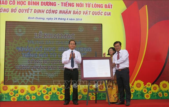 Trong ảnh: Công bố quyết định công nhận Bảo vật quốc gia 