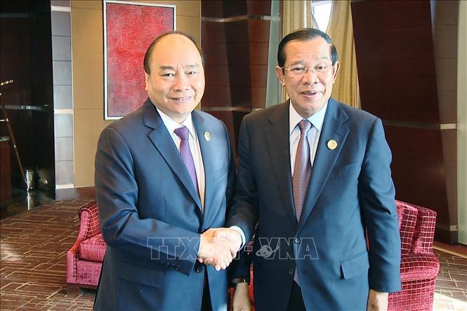 Photo: Prime Minister Nguyen Xuan Phuc and Prime Minister of Cambodia Samdech Techo Hunsen. VNA Photo: Thống Nhất 