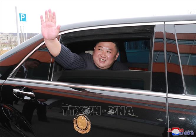 Trong ảnh: Nhà lãnh đạo Triều Tiên Kim Jong-un tới nhà ga thành phố Vladivostok, chuẩn bị khởi hành về nước ngày 26/4/2019. Ảnh: Yonhap/TTXVN