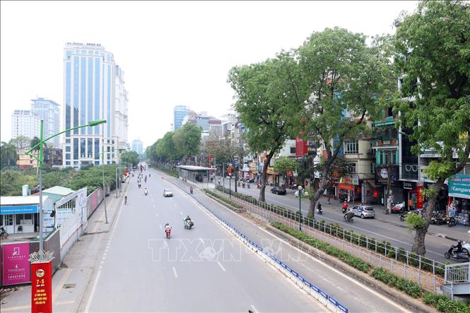 Trong ảnh: Phố Giảng Võ vắng vẻ trong những ngày nghỉ lễ. Ảnh: Huy Hùng - TTXVN