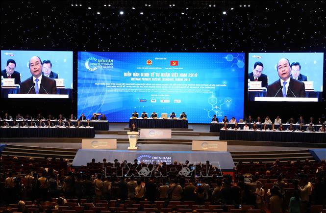  Trong ảnh: Thủ tướng Nguyễn Xuân Phúc phát biểu tại phiên toàn thể Diễn đàn Kinh tế tư nhân Việt Nam 2019. Ảnh: Thống Nhất – TTXVN
