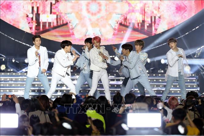 Trong ảnh: Nhóm nhạc BTS biểu diễn tại Gwangju, Hàn Quốc, ngày 28/4/2019. Ảnh: Yonhap/ TTXVN