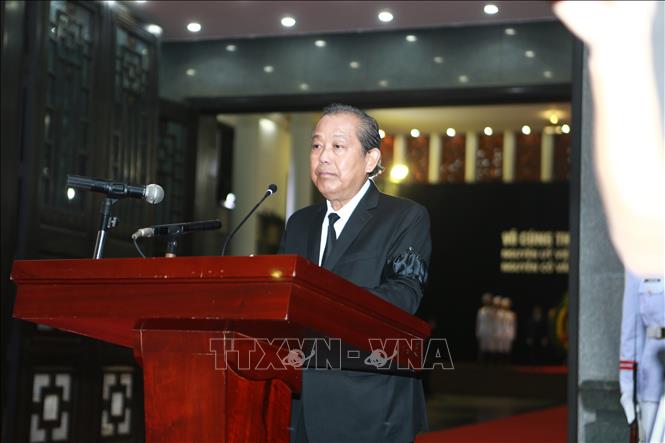 Trong ảnh: Phó Thủ tướng Thường trực Chính phủ Trương Hòa Bình, Trưởng Ban Tổ chức Lễ tang đọc Thông cáo đặc biệt Quốc tang nguyên Chủ tịch nước, Đại tướng Lê Đức Anh. Ảnh: TTXVN