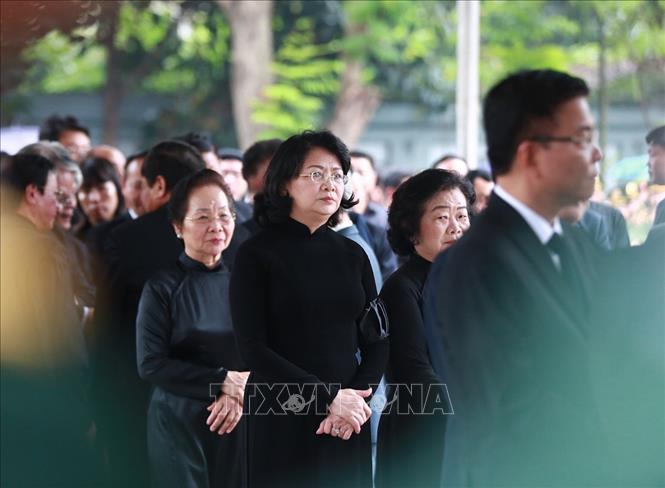 Trong ảnh: Phó Chủ tịch nước Đặng Thị Ngọc Thịnh và các nguyên Phó Chủ tịch nước Trương Mỹ Hoa, Nguyễn Thị Doan đến viếng nguyên Chủ tịch nước, Đại tướng Lê Đức Anh. Ảnh: Trọng Đạt - TTXVN