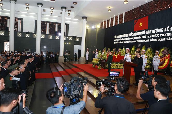 Trong ảnh: Thủ tướng Nguyễn Xuân Phúc đọc điếu văn tại Lễ truy điệu nguyên Chủ tịch nước, Đại tướng Lê Đức Anh. Ảnh: Doãn Tấn - TTXVN