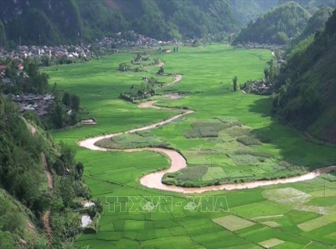 Trong ảnh: Huyện Thuận Châu, tỉnh Sơn La thực hiện tốt việc chuyển đổi cơ cấu kinh tế nông nghiệp, nông thôn. Ảnh: TTXVN phát