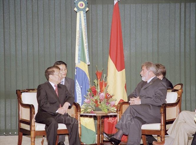 Trong ảnh: Tổng thống Brazil Luiz Inácio Lula da Silva đón, hội đàm với Chủ tịch nước Trần Đức Lương thăm chính thức Brazil từ ngày 16 - 17/11/2004. Ảnh: Nguyễn Khang – TTXVN