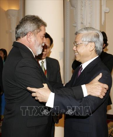 Trong ảnh: Chủ tịch Quốc hội Nguyễn Phú Trọng hội kiến Tổng thống Brazil Luiz Inácio Lula da Silva thăm chính thức Việt Nam, ngày 10/7/2008, tại Hà Nội. Ảnh: Trí Dũng - TTXVN