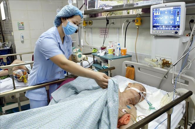 Trong ảnh: Tại bệnh viện Đa khoa Xanh Pôn (bệnh viện hạng 1 của thành phố), giá giường nằm điều trị hồi sức tích cực tăng từ 632.000 đồng lên 678.000 đồng. Ảnh: Dương Ngọc – TTXVN