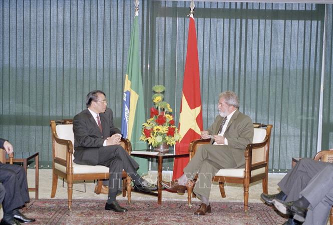 Trong ảnh: Tổng thống Brazil Luiz Inácio Lula da Silva hội đàm với Tổng Bí thư Nông Đức Mạnh thăm hữu nghị chính thức Brazil, ngày 29/5/2007, tại thành phố Rio de Janeiro. Hai nhà lãnh đạo đã nhất trí nâng cấp quan hệ hai nước lên thành quan hệ đối tác toàn diện. Ảnh: Xuân Tuân – TTXVN