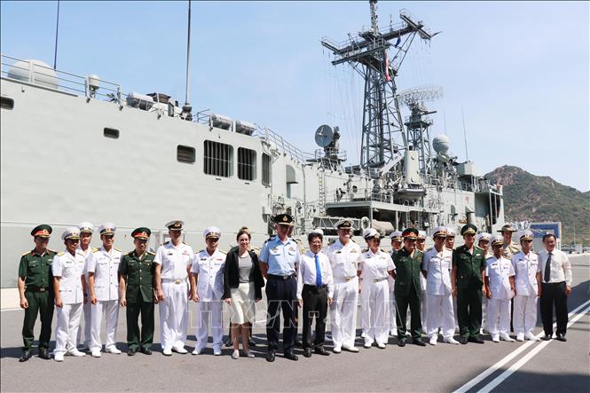 Photo: Representatives of the Vietnam Navy welcome Rear Admiral Richard Owen and the ships’ members at the port. VNA Photo: Tiên Minh