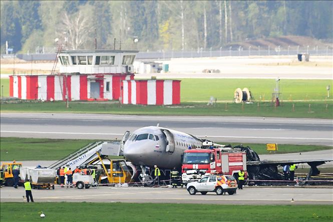 Trong ảnh: Máy bay Aeroflot SSJ-100 sau vụ cháy tại sân bay Sheremetyevo ở Moskva, Nga, ngày 6/5/2019. Ảnh: THX/ TTXVN