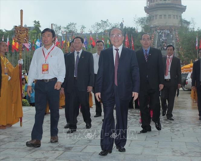 Trong ảnh: Chủ tịch Quốc hội Nguyễn Sinh Hùng dự Lễ khai mạc Đại lễ Phật đản Liên hợp quốc lần thứ 11, sáng 8/5/2014, tại chùa Bái Đính (Ninh Bình). Ảnh: Lâm Khánh – TTXVN