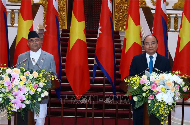 Trong ảnh: Thủ tướng Nguyễn Xuân Phúc và Thủ tướng Nepal K.P. Sharma Oli họp báo chung sau hội đàm. Ảnh: Thống Nhất - TTXVN