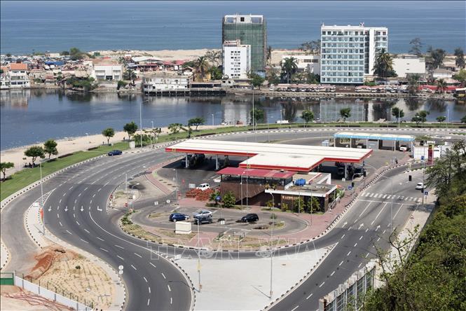 Trong ảnh: Toàn cảnh một trạm bán xăng dầu của Tập đoàn Dầu khí quốc gia Angola (Sonangol EP) ở thủ đô Luanda tháng 11/2018. Ảnh: AFP/TTXVN