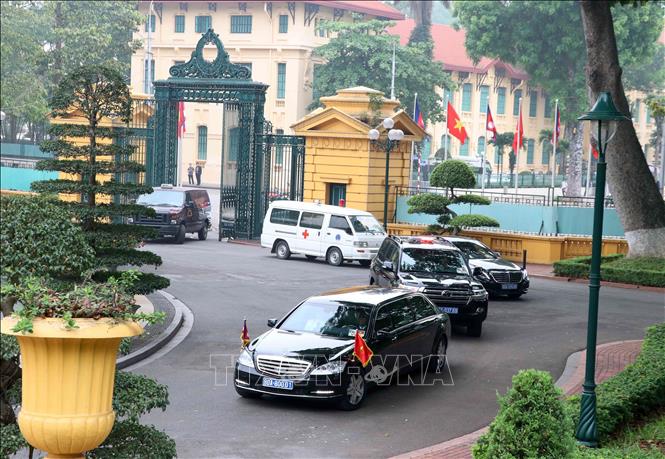 Trong ảnh: Đoàn xe chở Thủ tướng Nepal K.P. Sharma Oli và Phu nhân đến Phủ Chủ tịch. Ảnh: Văn Điệp – TTXVN