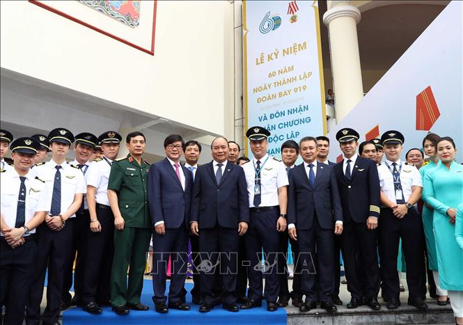 Trong ảnh: Thủ tướng Nguyễn Xuân Phúc và các đại biểu tham dự lễ kỷ niệm. Ảnh: Thống Nhất - TTXVN 
