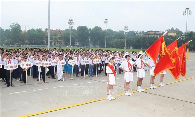 Trong ảnh: Các thiếu nhi đạt danh hiệu 