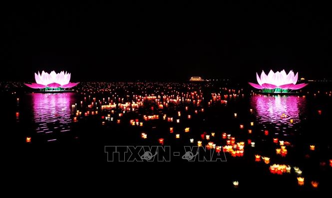 Photo: Lanterns are released into Tam Chuc Lake in the Tam Chuc Buddhism Culture Centre. VNA Photo