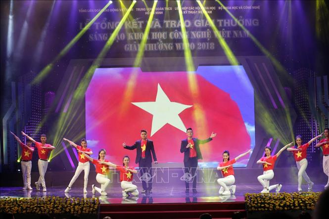 Trong ảnh: Các tiết mục văn nghệ chào mừng Lễ Tổng kết và trao giải thưởng sáng tạo khoa học công nghệ Việt Nam năm 2018. Ảnh: Anh Tuấn – TTXVN