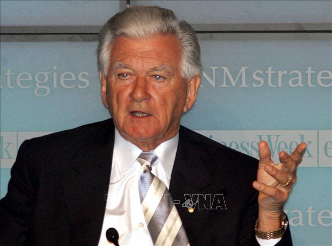Trong ảnh (tư liệu): Cựu Thủ tướng Australia Bob Hawke tại Diễn đàn các lãnh đạo châu Á thường niên lần thứ 14 ở Bangkok, Thái Lan ngày 14/6/2005. Ảnh: AFP/TTXVN