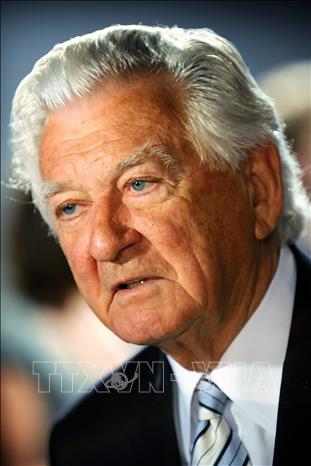 Trong ảnh (tư liệu): Cựu Thủ tướng Australia Bob Hawke dự lễ phát động chiến dịch tổng tuyển cử của Công Đảng tại Brisbane ngày 16/8/2010. Ảnh: AFP/TTXVN