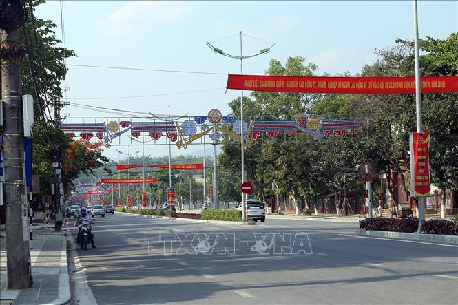 Trong ảnh: Trên địa bàn tỉnh Điện Biên nắng nóng gay gắt, có nơi nhiệt độ lên tới 39 độ C. Ảnh: Phan Tuấn Anh - TTXVN