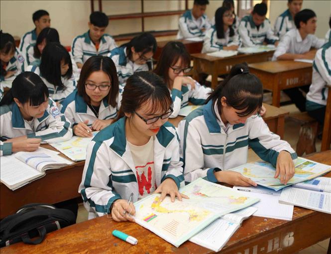 Trong ảnh: Các em học sinh lớp 12 trường THPT Ninh Khánh A (Ninh Bình) đang tích cực ôn tập, chuẩn bị cho kỳ thi THPT Quốc gia năm 2019. Ảnh: Thanh Tùng-TTXVN