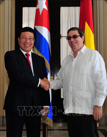 Phó Thủ tướng, Bộ trưởng Ngoại giao Phạm Bình Minh và Bộ trưởng Ngoại giao Cuba Bruno Rodríguez Parilla. Ảnh: Lê Hà-Pv TTXVN tại Cuba