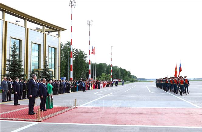 Trong ảnh: Nghi lễ diễu binh chào mừng Thủ tướng Nguyễn Xuân Phúc và Phu nhân tại lễ đón ở sân bay Vnukovo 2, thủ đô Moskva. Ảnh: Thống Nhất – TTXVN
