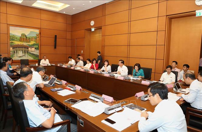 Trong ảnh: Đoàn đại biểu các tỉnh Ninh Bình, Sơn La, Tây Ninh và TP Đà Nẵng thảo luận ở tổ. Ảnh: Doãn Tấn - TTXVN