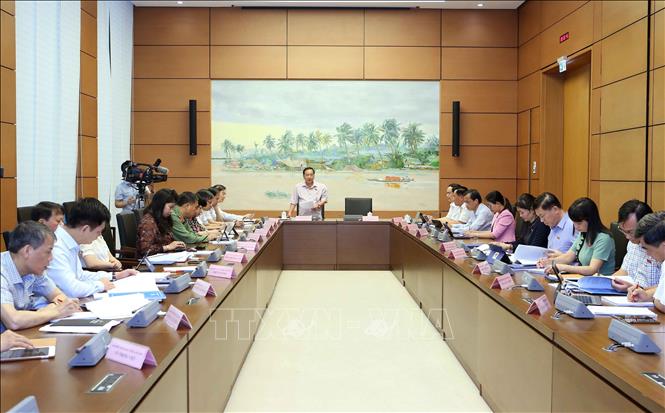 Trong ảnh: Đoàn đại biểu Quốc hội các tỉnh Lạng Sơn, Ninh Thuận, Bình Phước và TP Cần Thơ thảo luận ở tổ. Ảnh: Doãn Tấn - TTXVN