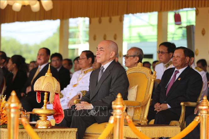 Quốc vương Norodom Sihamoni chủ trì buổi lễ. Ảnh: Nhóm P/v CQTT TTXVN tại Campuchia.

