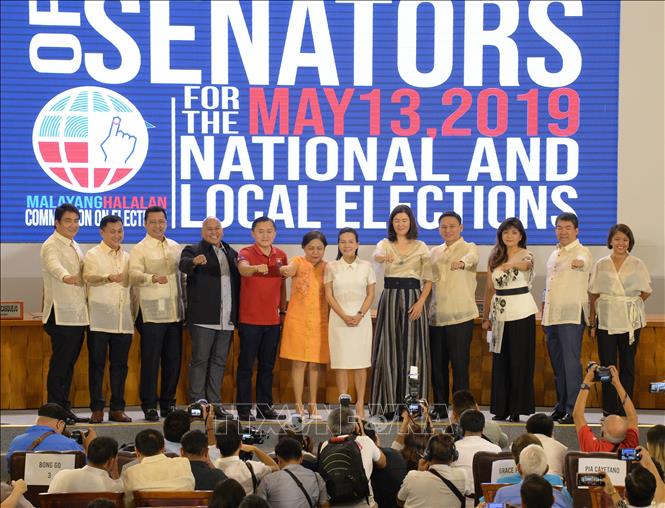 Trong ảnh: Các Thượng nghị sĩ là đồng minh của Tổng thống Philippines Rodrigo Duterte giành chiến thắng trong cuộc bầu cử giữa nhiệm kỳ tại Manila, ngày 22/5/2019. Ảnh: AFP/ TTXVN