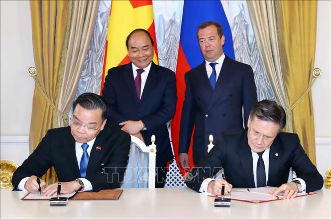 Trong ảnh: Thủ tướng Nguyễn Xuân Phúc và Thủ tướng Liên bang Nga Dmitri Medvedev chứng kiến lễ ký hợp tác giữa 2 nước. Ảnh: Thống Nhất - TTXVN
