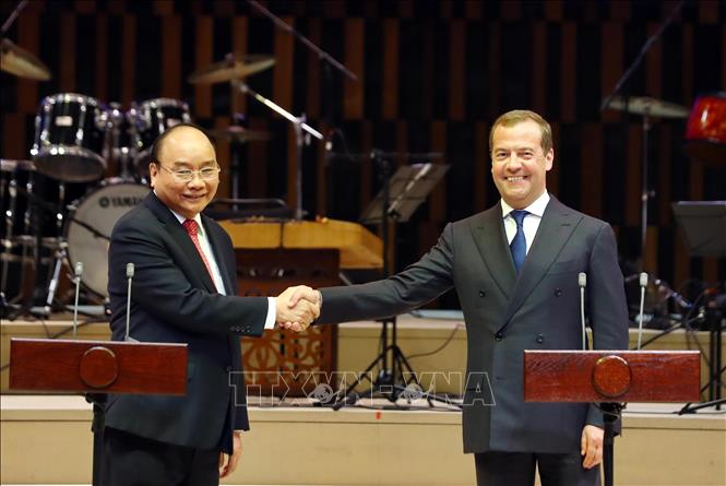 Trong ảnh:  Thủ tướng Nguyễn Xuân Phúc và Thủ tướng Dmitri Medvedev dự Lễ khai mạc Năm chéo Việt Nam – Liên bang Nga . Ảnh: Thống Nhất – TTXVN