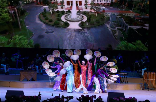 Photo: An art perfomance to celebrate the event. VNA Photo: Thống Nhất