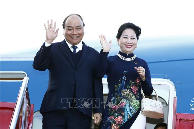 Trong ảnh: Thủ tướng Nguyễn Xuân Phúc và Phu nhân đến sân bay Oslo, Gardermoen. Ảnh: Thống Nhất – TTXVN
