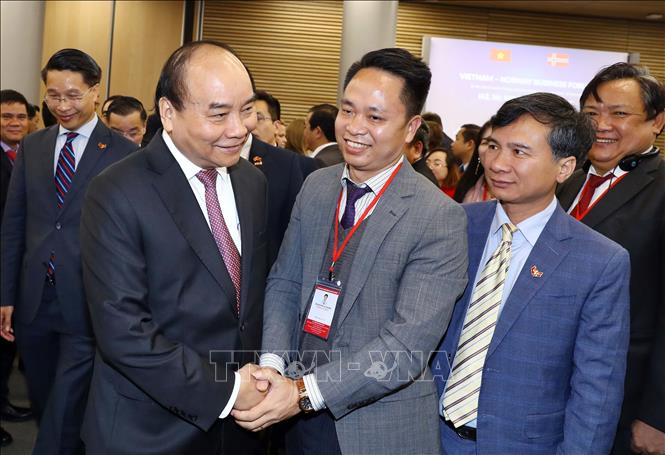 Trong ảnh: Thủ tướng Nguyễn Xuân Phúc với các đại biểu tham dự diễn đàn. Ảnh: Thống Nhất – TTXVN
