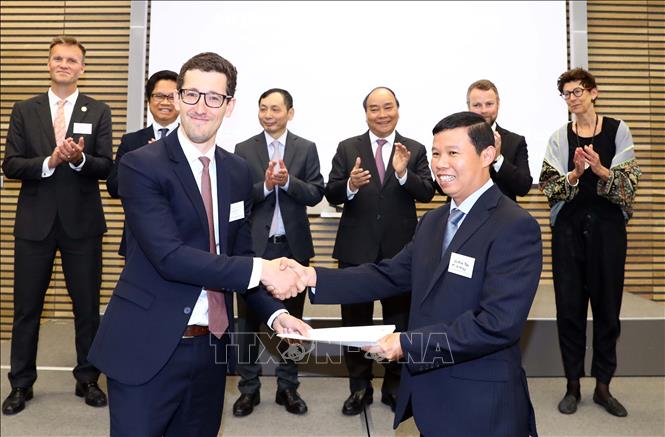 Trong ảnh: Thủ tướng Nguyễn Xuân Phúc chứng kiến Lễ ký kết Thỏa thuận hợp tác giữa các doanh nghiệp Việt Nam và Na Uy. Ảnh: Thống Nhất – TTXVN