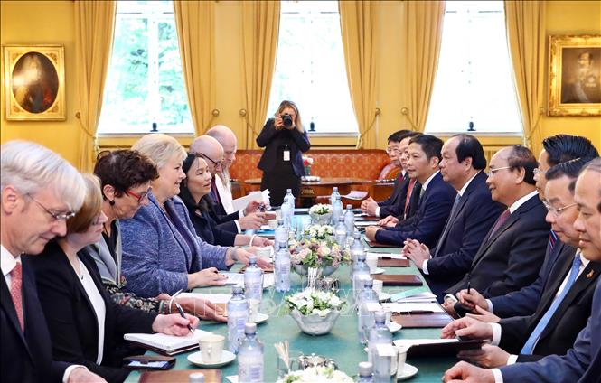 Trong ảnh: Thủ tướng Nguyễn Xuân Phúc hội đàm với Thủ tướng Na Uy Erna Solberg. Ảnh: Thống Nhất – TTXVN
