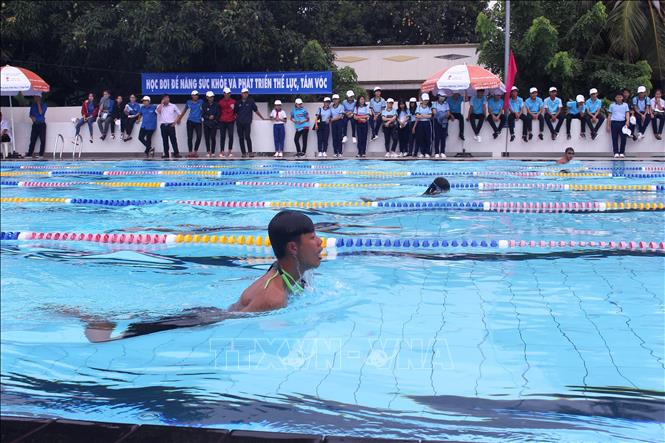 Trong ảnh: Các vận động viên bơi biểu diễn tại buổi lễ. Ảnh: Hồng Hiếu- TTXVN