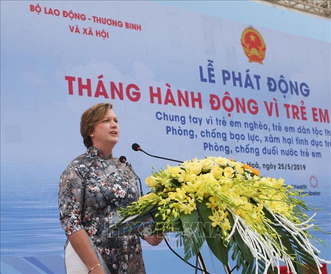 Trong ảnh: Bà Rana Flowers, Trưởng đại diện Quỹ Nhi đồng Liên hiệp quốc UNICEF tại Việt Nam phát biểu tại buổi lễ. Ảnh: Thanh Tùng-TTXVN