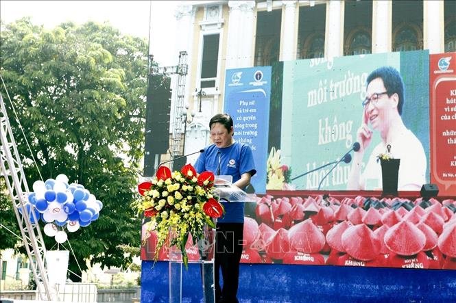 Trong ảnh: Giáo sư Nguyễn Viết Tiến - Thứ trưởng Thường trực Bộ Y tế  phát biểu tại lễ mít tinh. Ảnh: Dương Ngọc – TTXVN