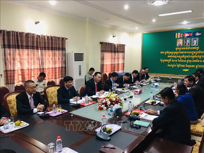 Trong ảnh: Đồng chí Nguyễn Quốc Cường tại buổi làm việc với lãnh đạo tỉnh Kampong Chhnang (Campuchia). Ảnh: TTXVN phát
