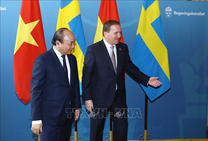 Trong ảnh: Thủ tướng Nguyễn Xuân Phúc và Thủ tướng Thụy Điển Stefan Löfven tại Lễ đón. Ảnh: Thống Nhất – TTXVN